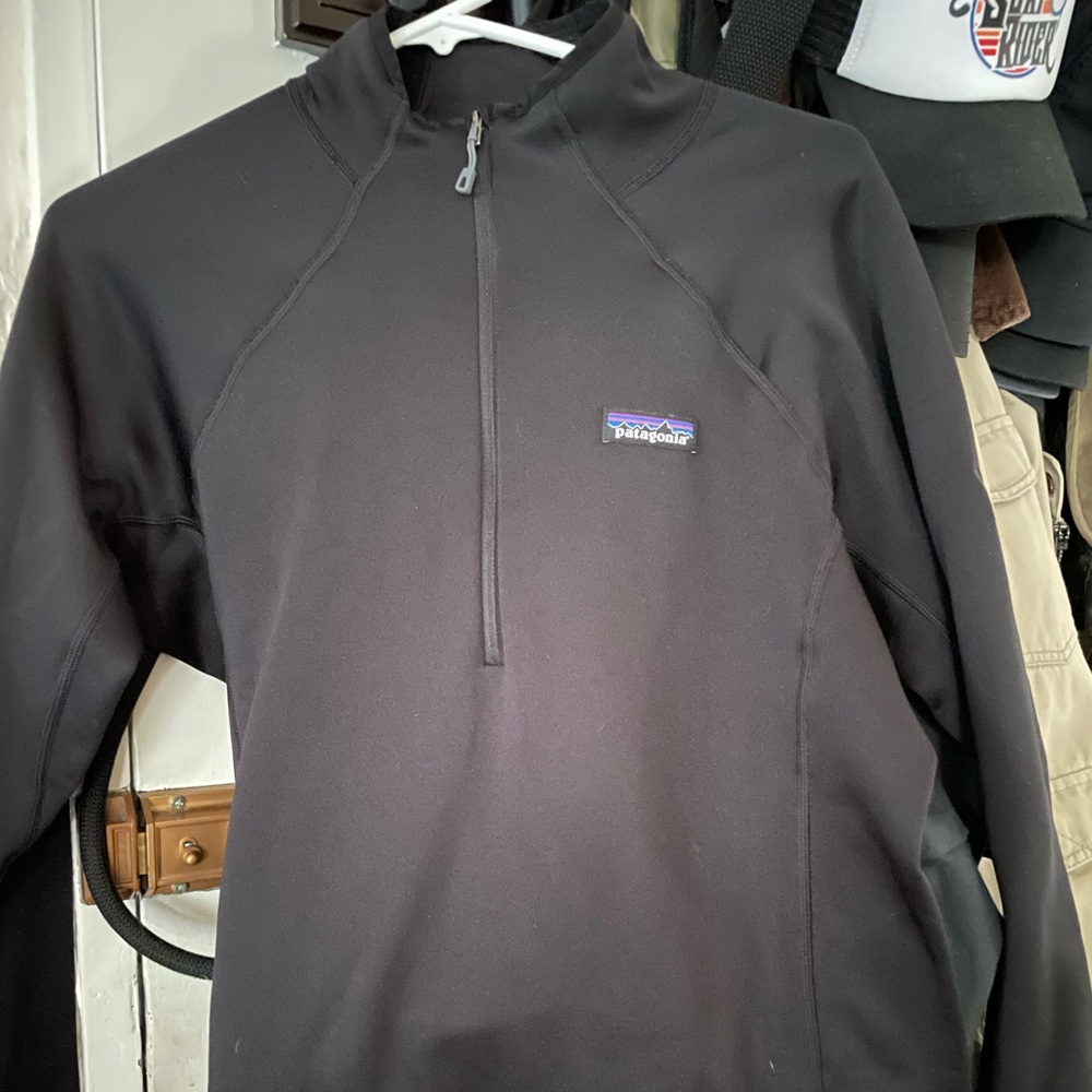 Patigoina black long sleeve pullover